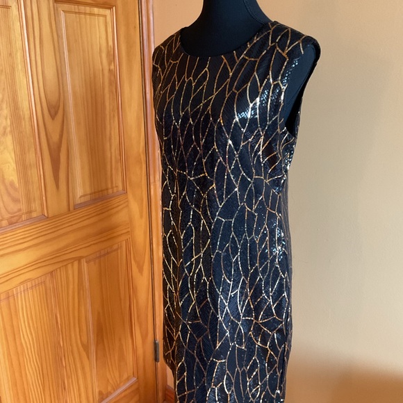 JESSICA Elegant  Black and Gold Sequin Dress Size 12 - Picture 2 of 6